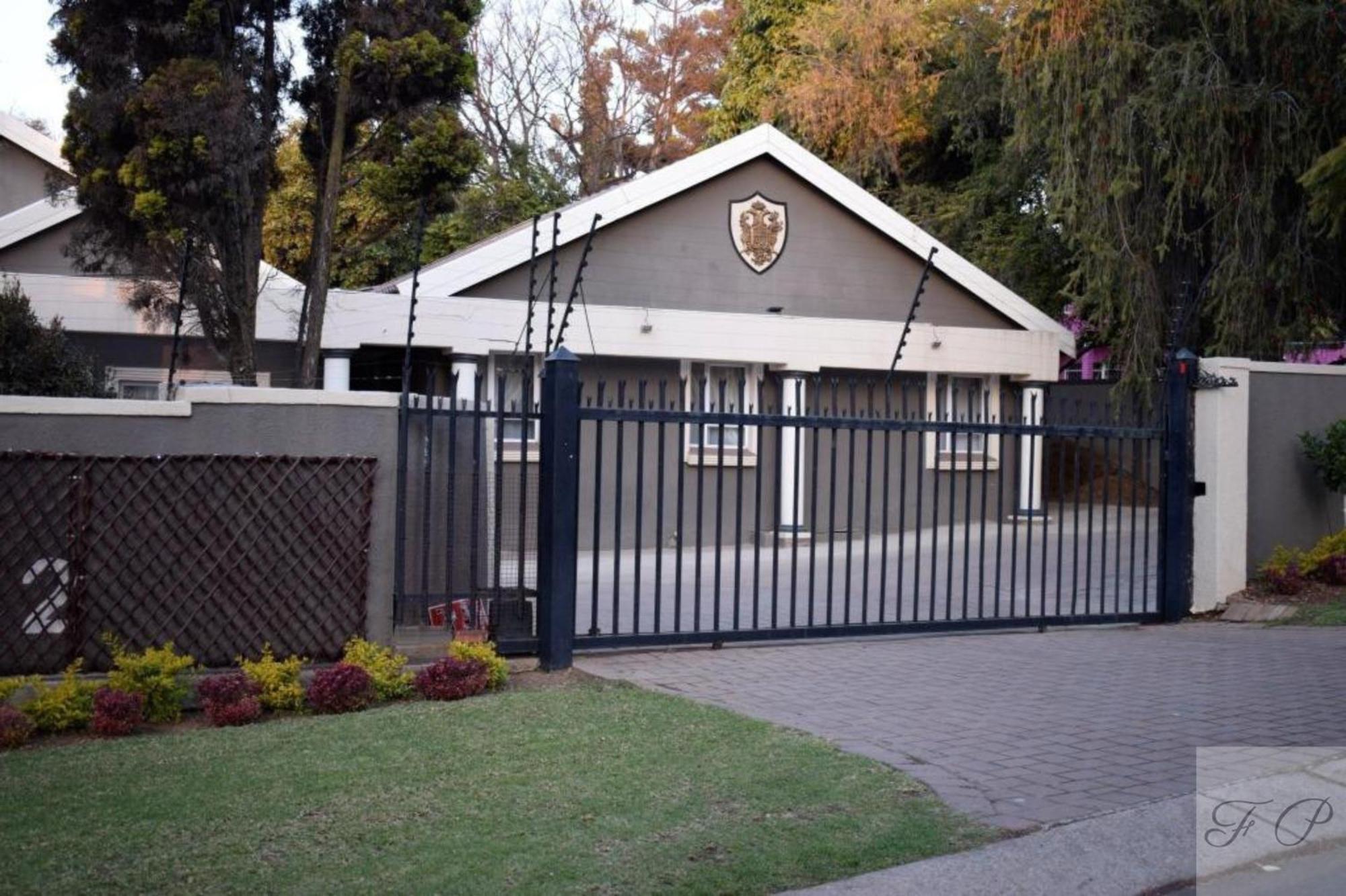 The Giraffe Room At Frederick'S Place Pretoria Exterior photo
